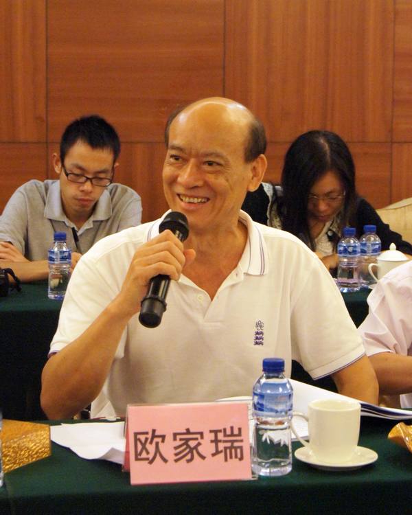 图3、企业副总欧家瑞脸露微笑，衷心谢谢专家组及向导媒体对币游薄砖手艺的高度评价