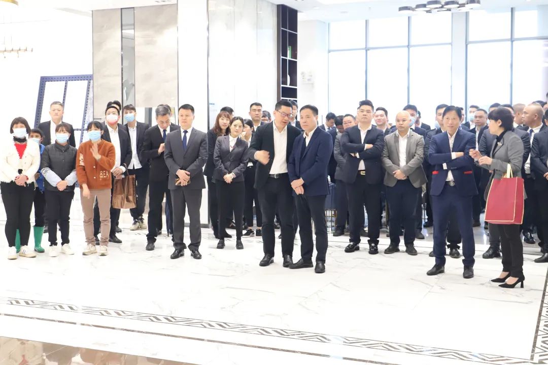币游地砖公司高层及部分代表前往南海、清远生产基地，配合庆祝瓷砖地砖生产基地开工